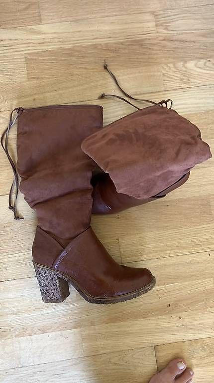 Chaussures femmes: Stiefel mit Absatz – D'occasion à Zürich par Olbinsky