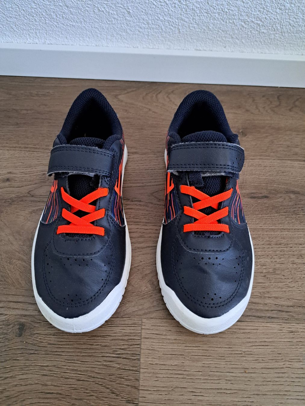 Decathlon Schuhe für Jungen: Baskets de gym, taille 32 – Gebraucht aus Brügg BE von NewYork
