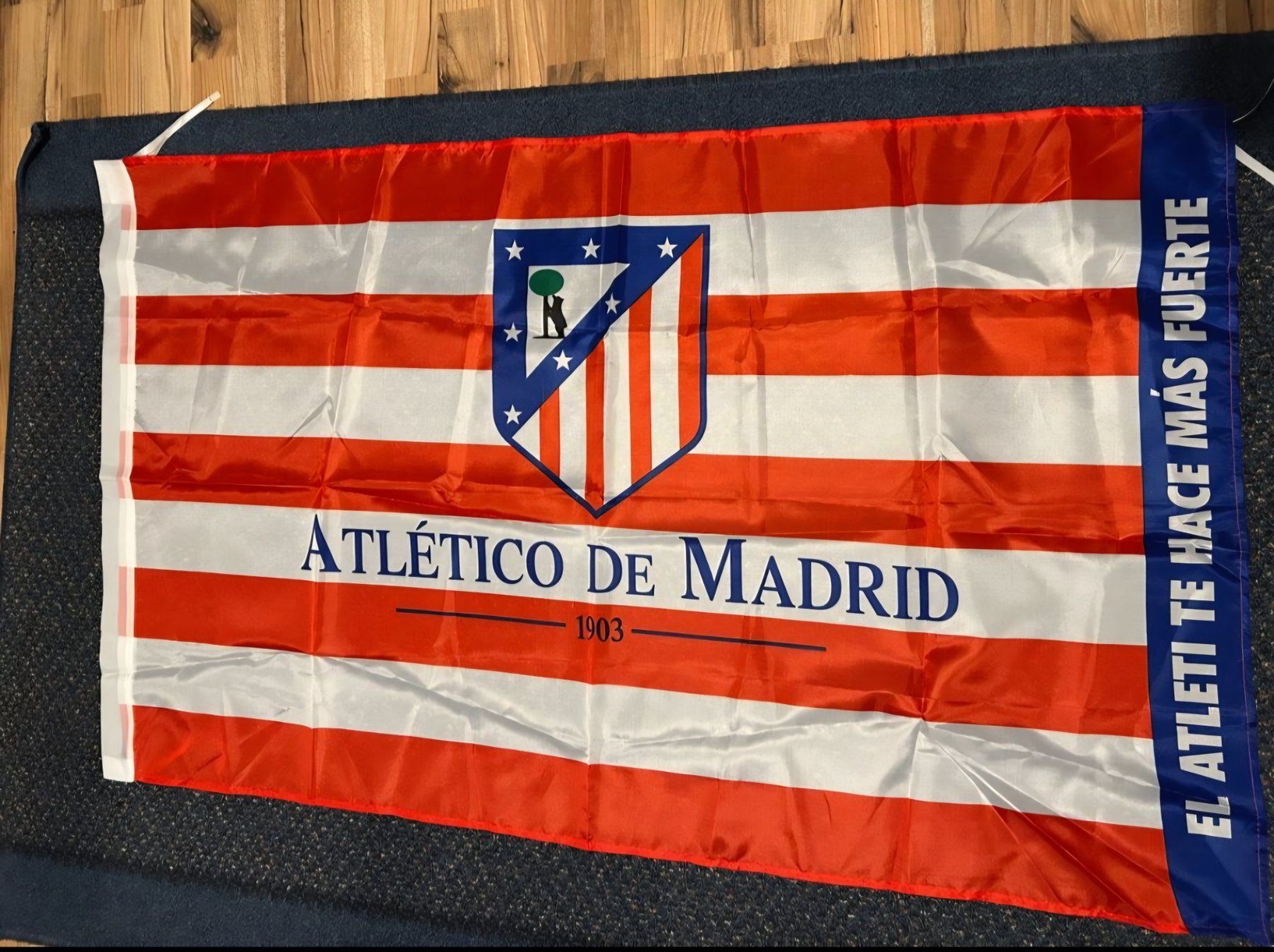 Fahnen: Atlético de Madrid Fahne – Gebraucht aus Vogelsang AG von villa9