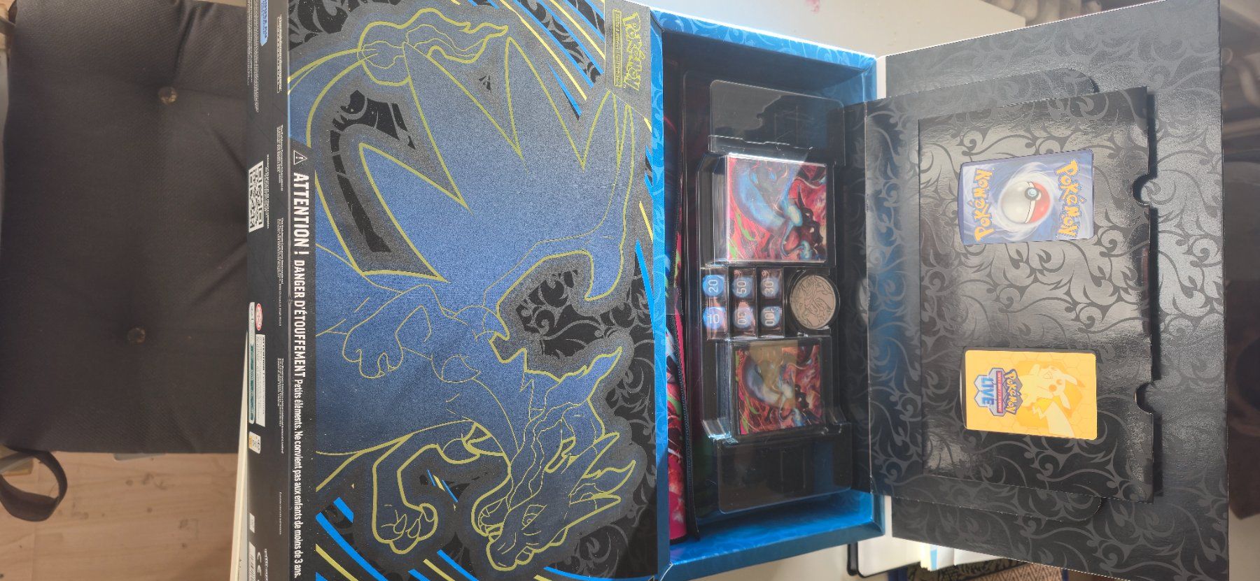 Boîte Pokémon Premium Dracaufeu sans booster et carte promo. (D ...