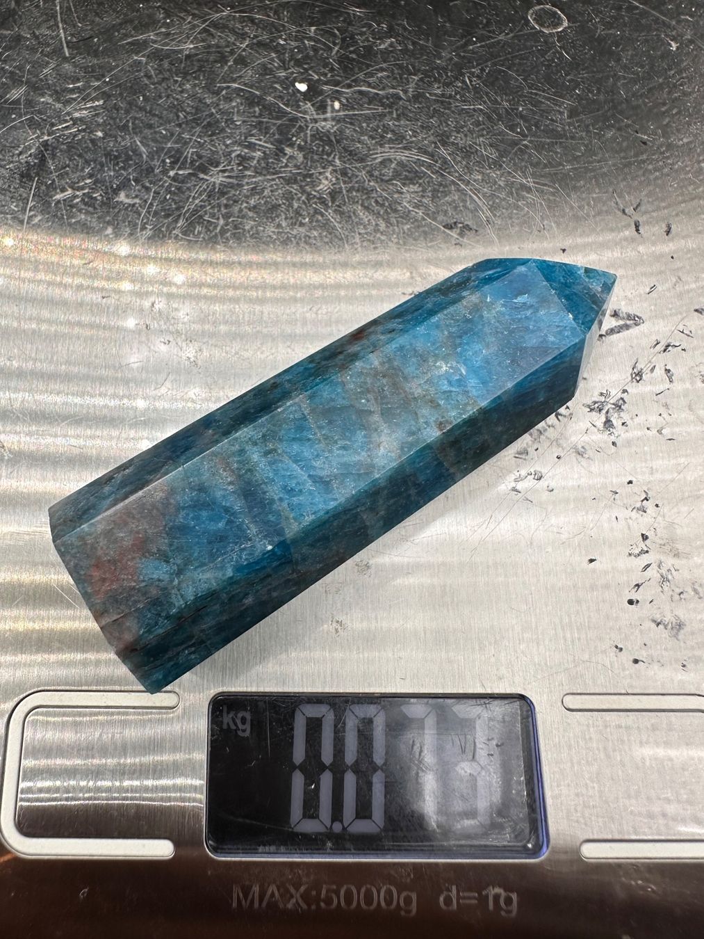 Minerali & Pietre curative: Blauer Apatit Obelisk, Turm, Spitze – Nuovo e nell'imballaggio originale da Männedorf venduto da Handschmeichler 4