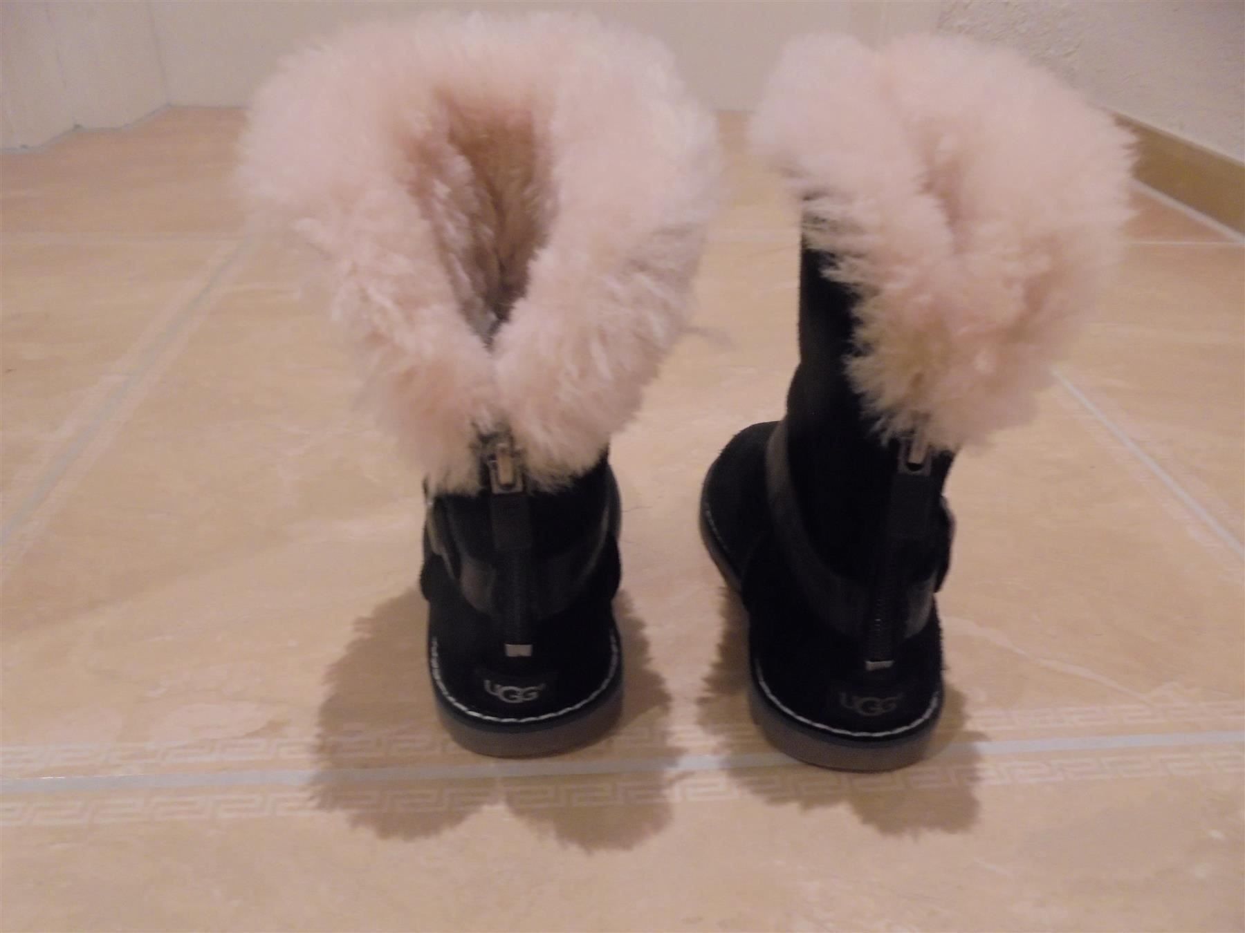 Ugg Scarpe per ragazze: UGG NWT warme Stiefel, 23.5 NP 180 Fr – Nuovo (secondo la descrizione) da Klingnau venduto da Markus14 2