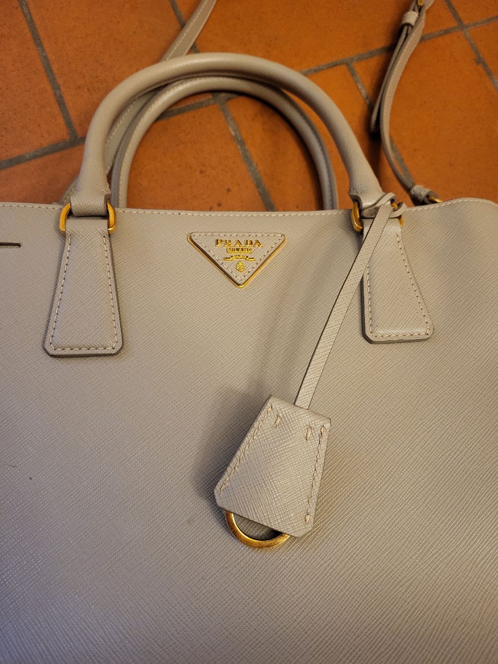 Prada Borse da donna: Prada Handtasche, Saffiano Lux, hellbeige – Nuovo e nell'imballaggio originale da Binningen venduto da Hofka64 2