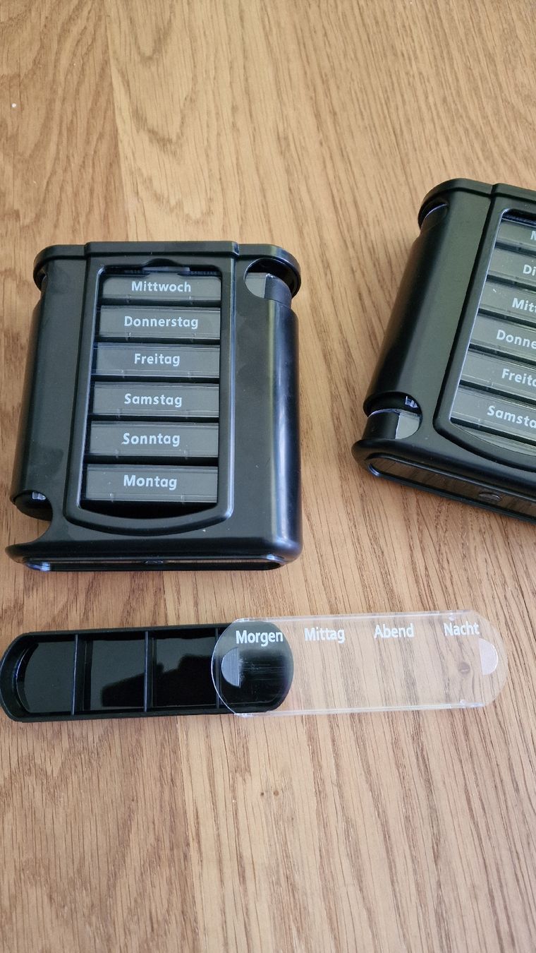 Contenitori & Simili: 2x Pillenbox/Medi Dispenser/Pillen Organizer/Tablettenbox – Nuovo (secondo la descrizione) da Urtenen-Schönbühl venduto da Saints67 5