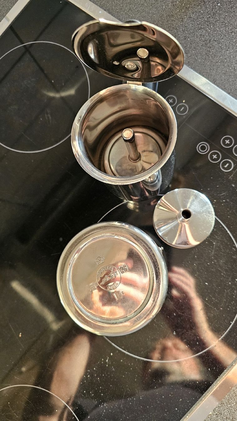 Bialetti Kaffeemaschinen & Espressomaschinen: Bialetti Espressokocher Silber neuwertig  – Neu (gemäss Beschreibung) aus Langenthal von Donald_Duck313 2