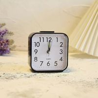 Leise Quarz Wecker Analog mit Nachtlicht Schwarz