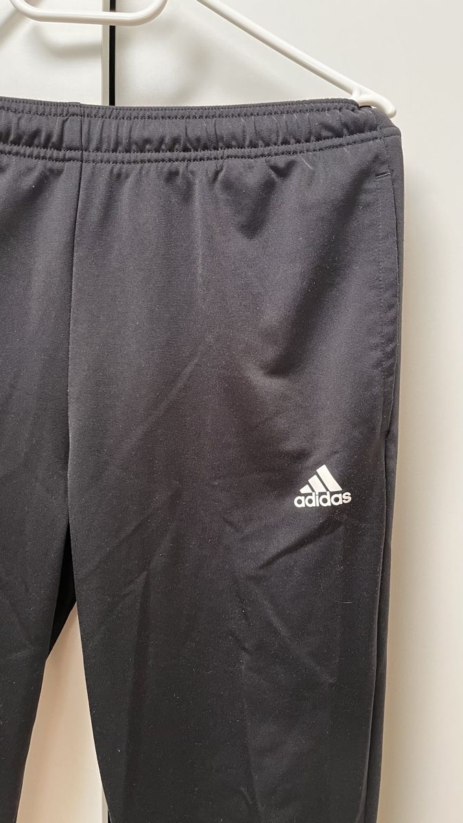 Adidas Lotti di vestiti: Jogging Adidas (L) – Usato da Delémont venduto da kev_rvm7 1