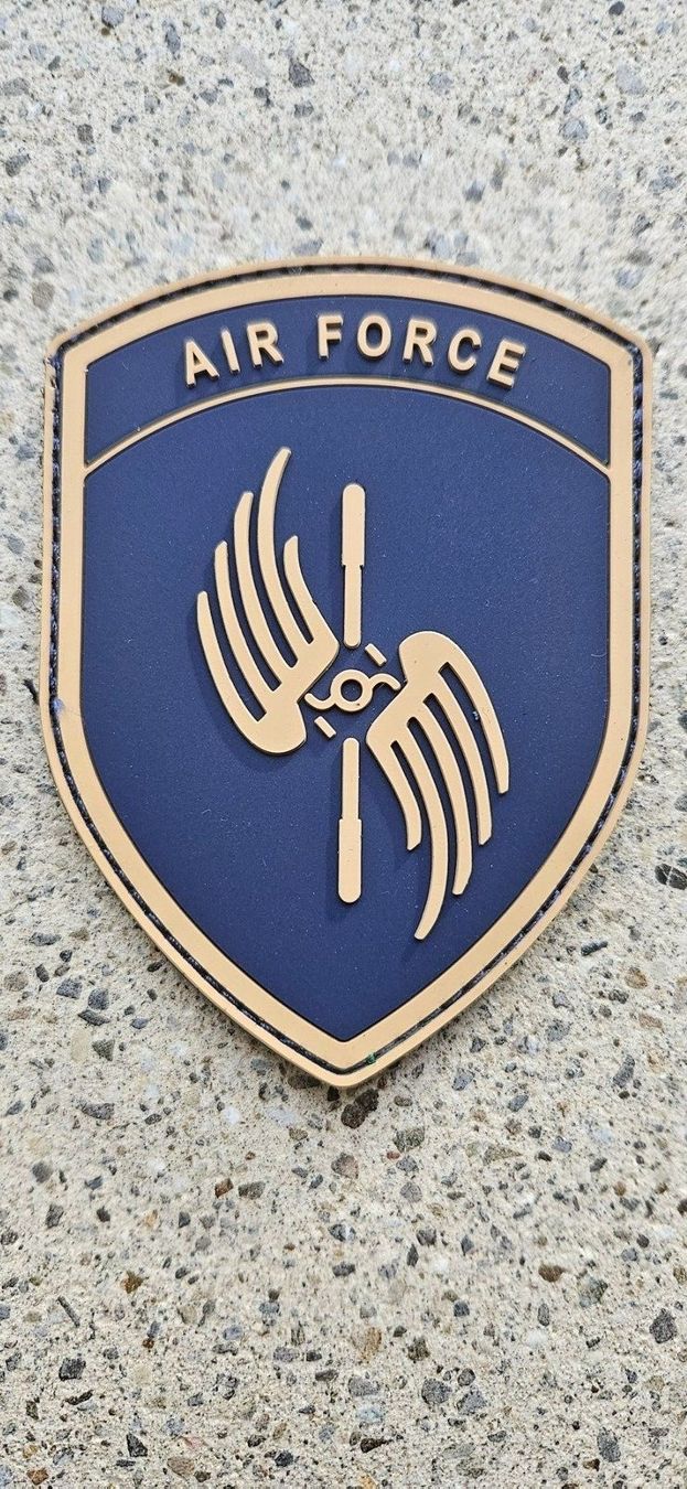 Schweizer Armee Plaketten & Abzeichen: *** Badge Swiss Air Force Luftwaffe mit klett *** – Neu und originalverpackt aus Riedholz von fr_sIruP