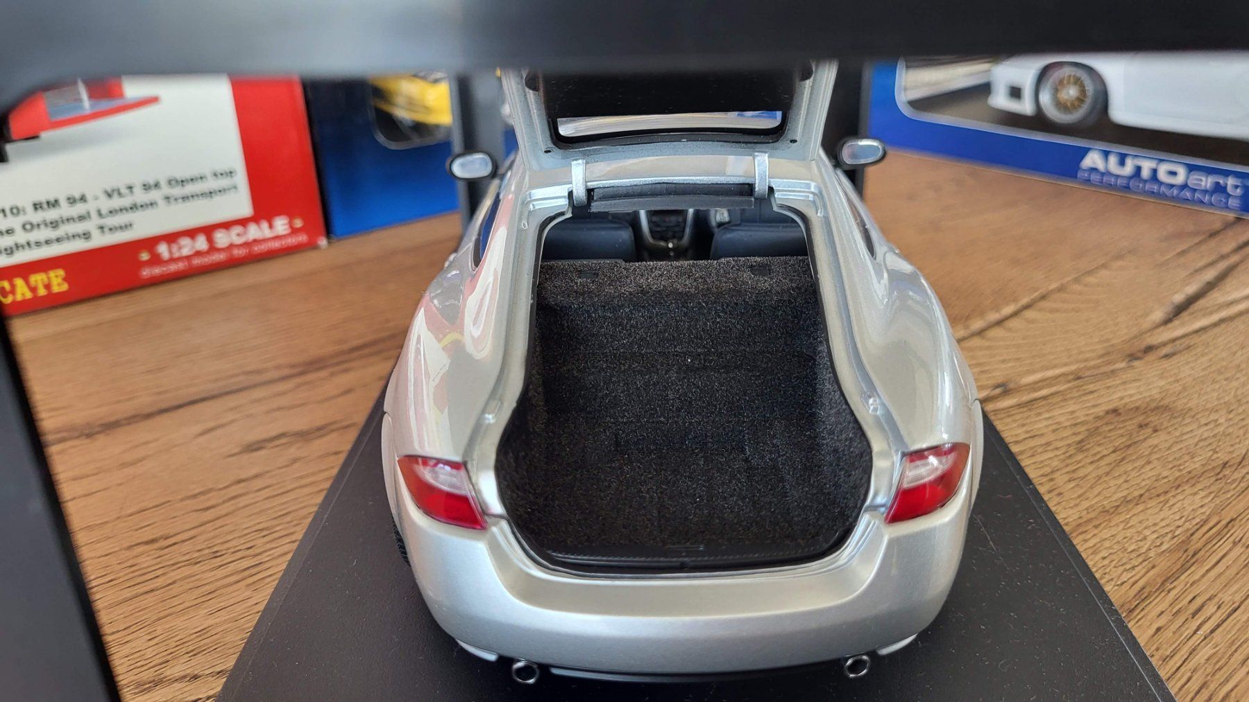 Autoart Voitures modèles: Jaguar XK Coupe 1:18 Autoart – D'occasion à Rothrist par Juana5 4