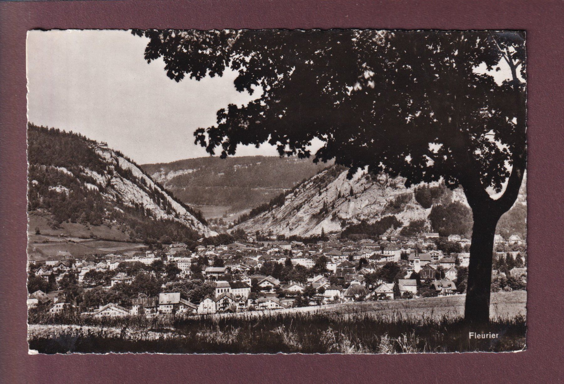 Cartoline postali: FLEURIER - Vue générale – Usato da Pully venduto da nicecards