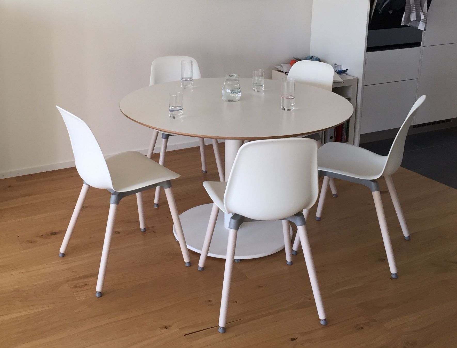 Ikea Tavoli: Runder, pflegeleichter Esstisch, weiss – Usato da Speicher venduto da salix42 1