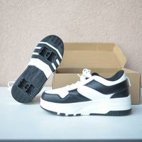 Schuhe mit zwei oder vier befestigbaren Rollen Gr.37/38 NEU