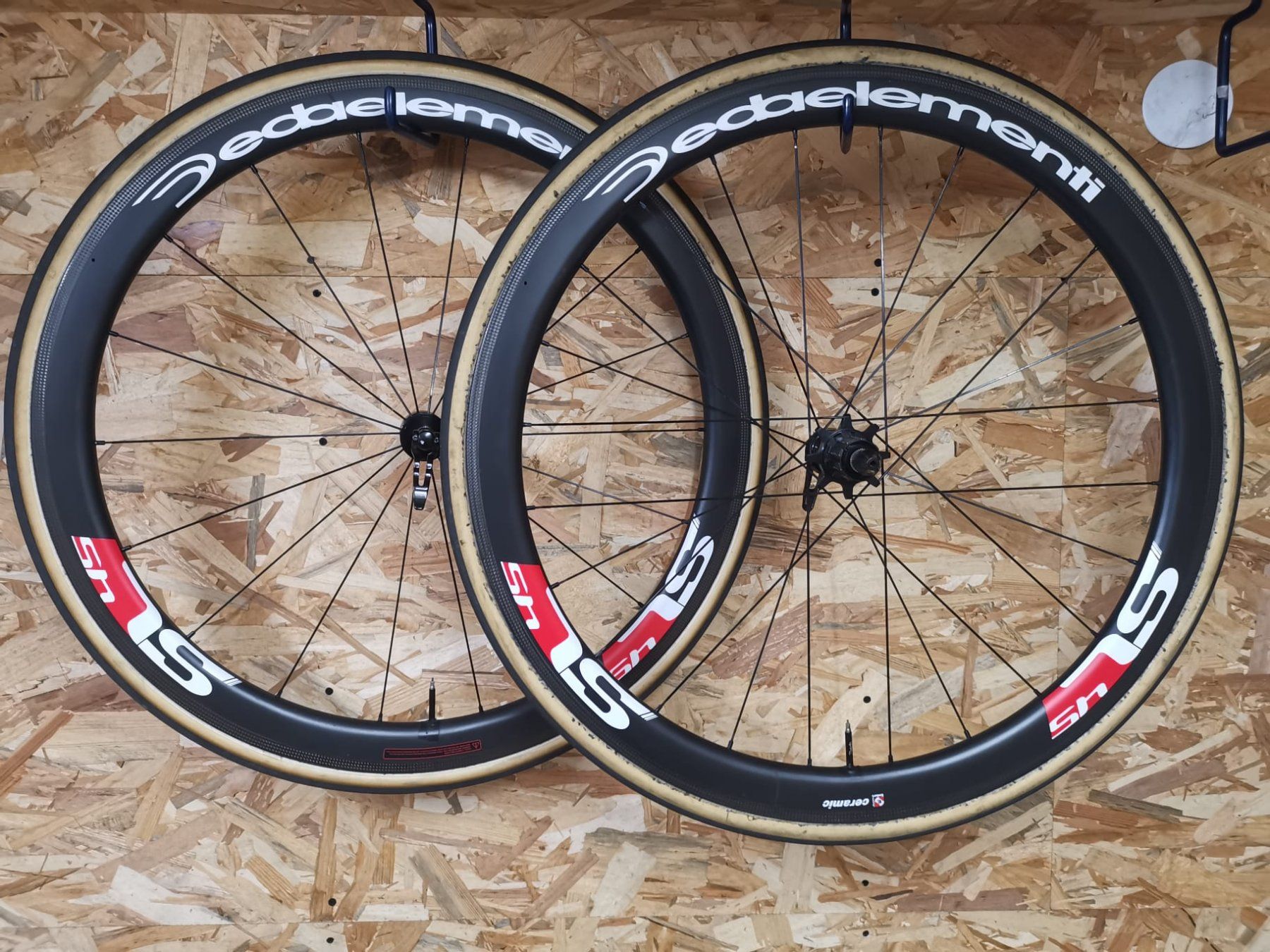 Pezzi di ricambio: Roues DEDA carbone 45 SL avec boyau Corsa – Usato da Grand-Lancy venduto da Sidegli