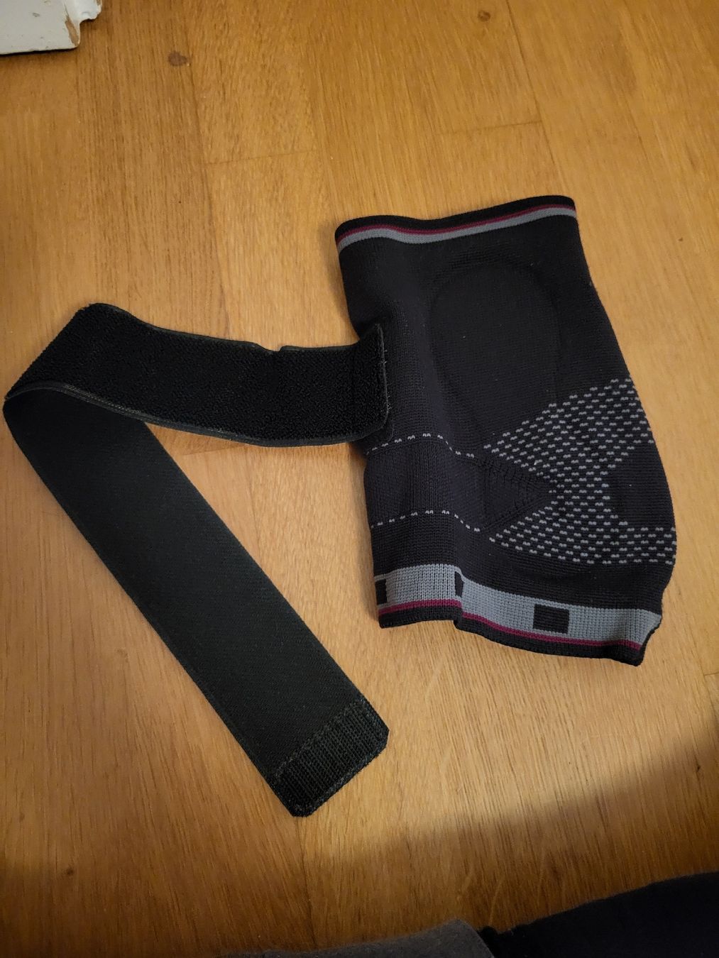 Bort Medizinische Geräte: BORT select EpiPlus Ellenbogenbandage NEU&OVP – Neu und originalverpackt aus Biel/Bienne von Aare5 2