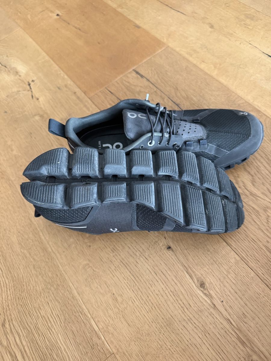 On Damenschuhe: ON Shoes GoreTex schwarz - Gr. 39 - top – Gebraucht aus Sargans von Rohan12 3