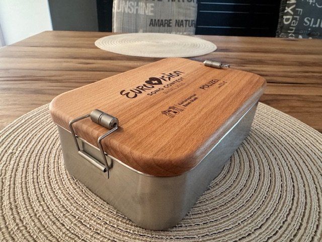 Contenitori & Simili: Eurovision Song Contest Lunchbox – Nuovo e nell'imballaggio originale da Büsserach venduto da Hot_Shots 3