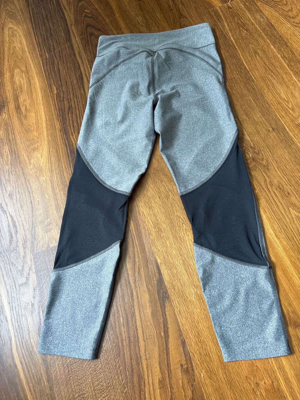 Under Armour Leggings: Under Armour Leggings Gr.M -  hellgrau und schwarz – Gebraucht aus Richterswil von ZueriLake2 1