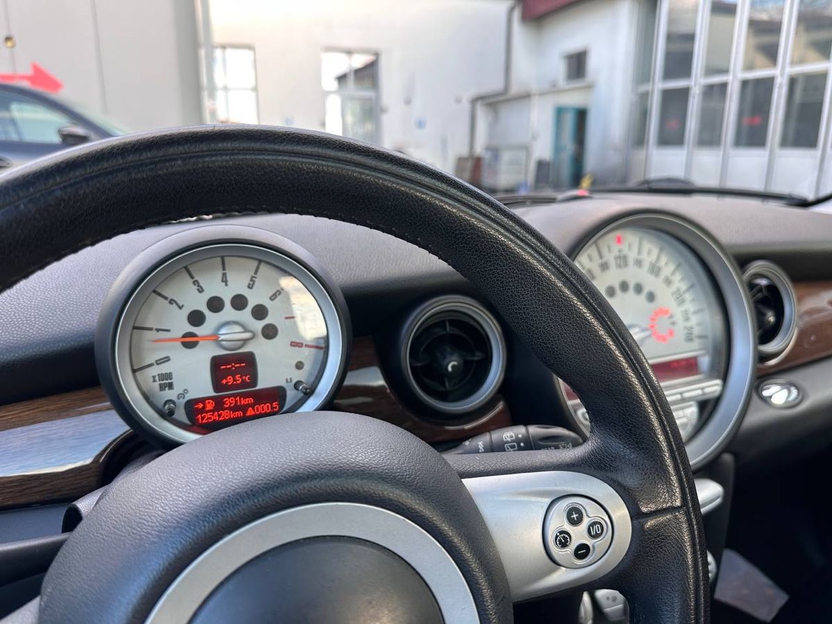 Mini Automobili: Mini Cooper One 1.4 essence – Usato da fribourg venduto da Nikita.0762813663 7