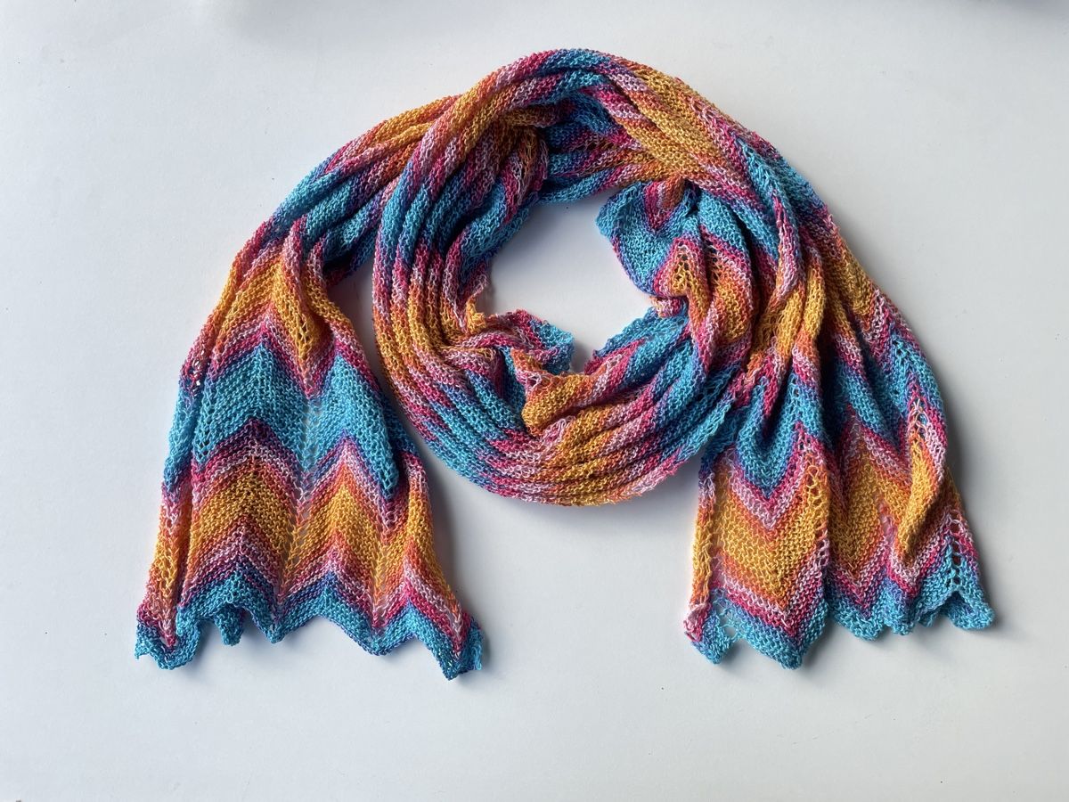 Foulards & écharpes: Leichter Baumwollschal mit Zickzackmuster, – Neuf avec emballage d'origine à Fislisbach par handglismet