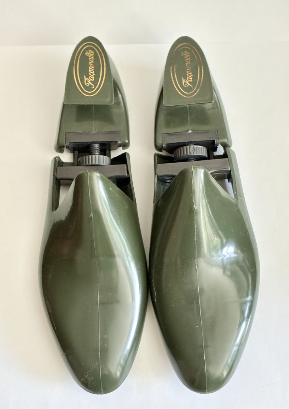 Scarpe da uomo: Vintage Kunststoff Schuhspanner "Faconnable" Milano Gr.43/44 – Usato da Kloten venduto da Nephty
