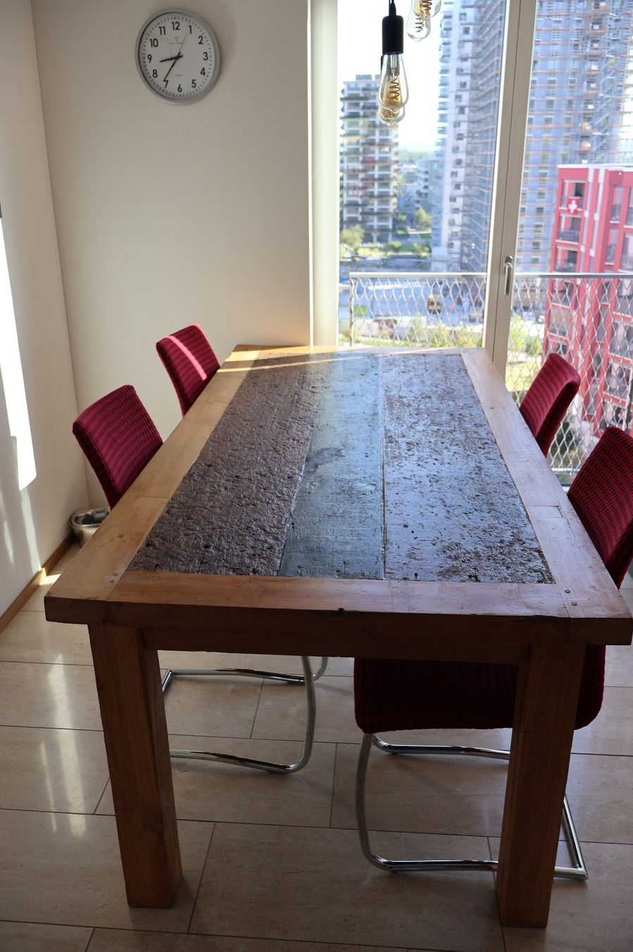 Tables: Massiver Holztisch – D'occasion à Dübendorf par pink_panthy