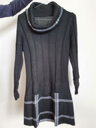 Damenwollkleid mit Rollkragen