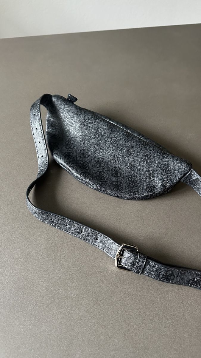 Guess Borse da donna: GUESS Bauchtasche grau/schwarz Monogramm – Nuovo (secondo la descrizione) da Waldstatt venduto da Car_na 4