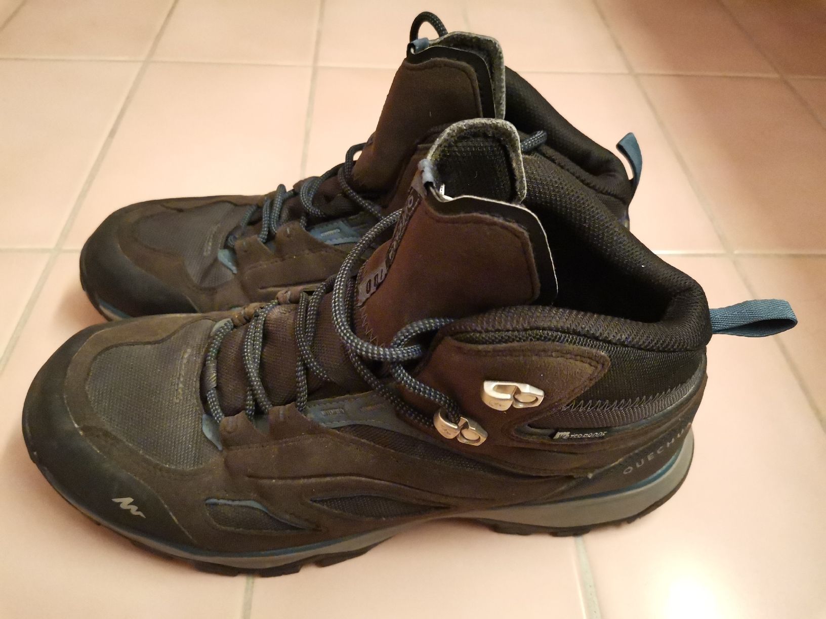 Scarpe per ragazzi: Wanderschuhe Quechua Gr. 43 – Usato da Winterthur venduto da Chinaza 2
