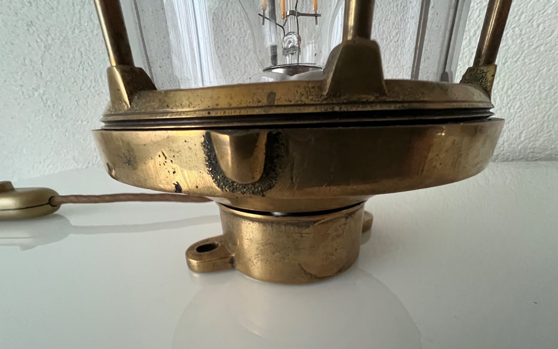 Lampade: Antike Maritime Leuchte aus Messing mit Schutzgitter – Usato da Niederglatt ZH venduto da Solo95 5