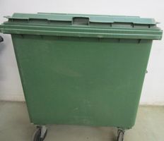 schwarzer Abfall-Container 770 LT top Angebot!