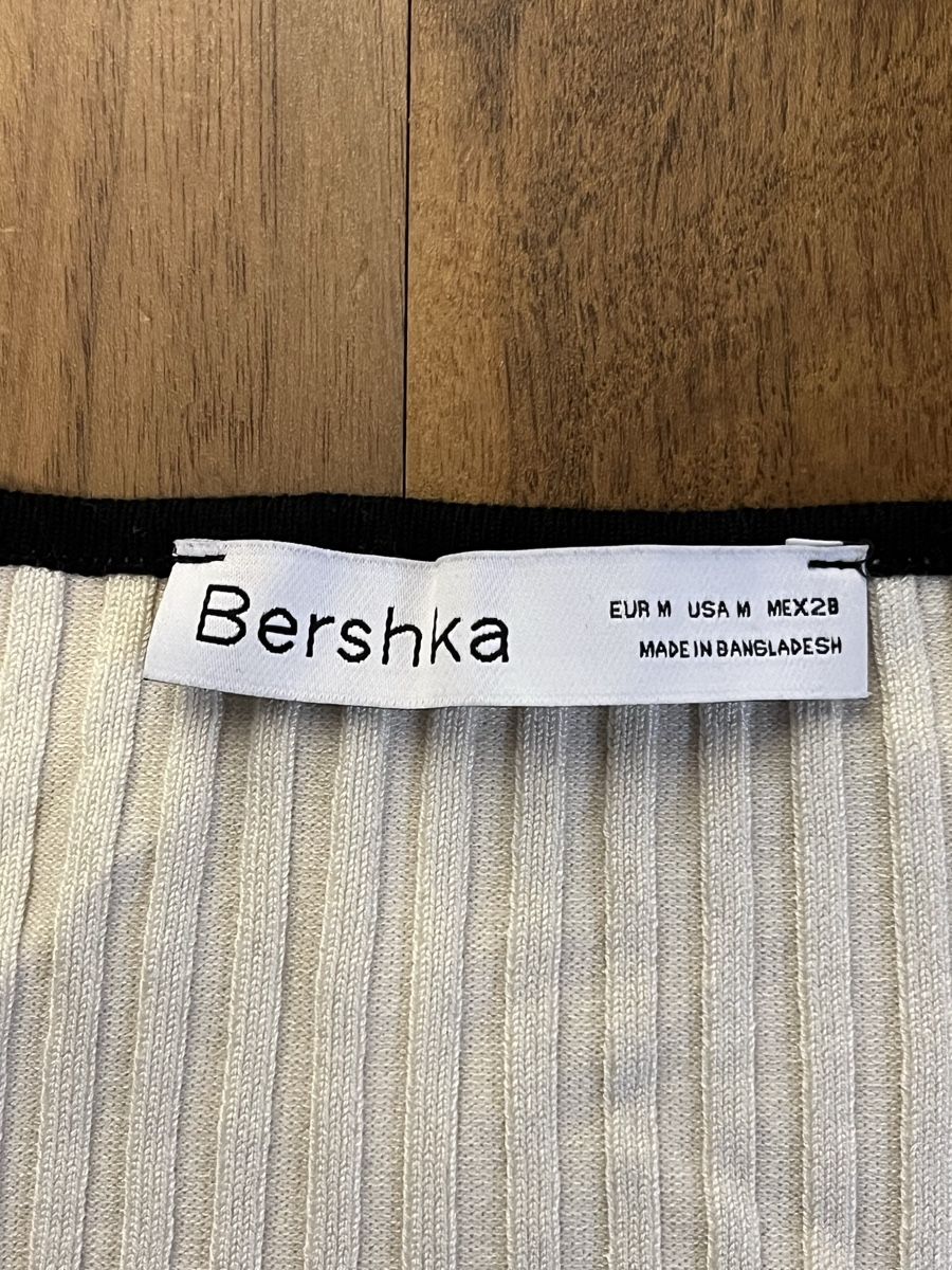 Bershka Top: Cremefarbenes Top+Schnürung, Gr. M – Nuovo (secondo la descrizione) da Oberwil-Lieli venduto da 2carin 2