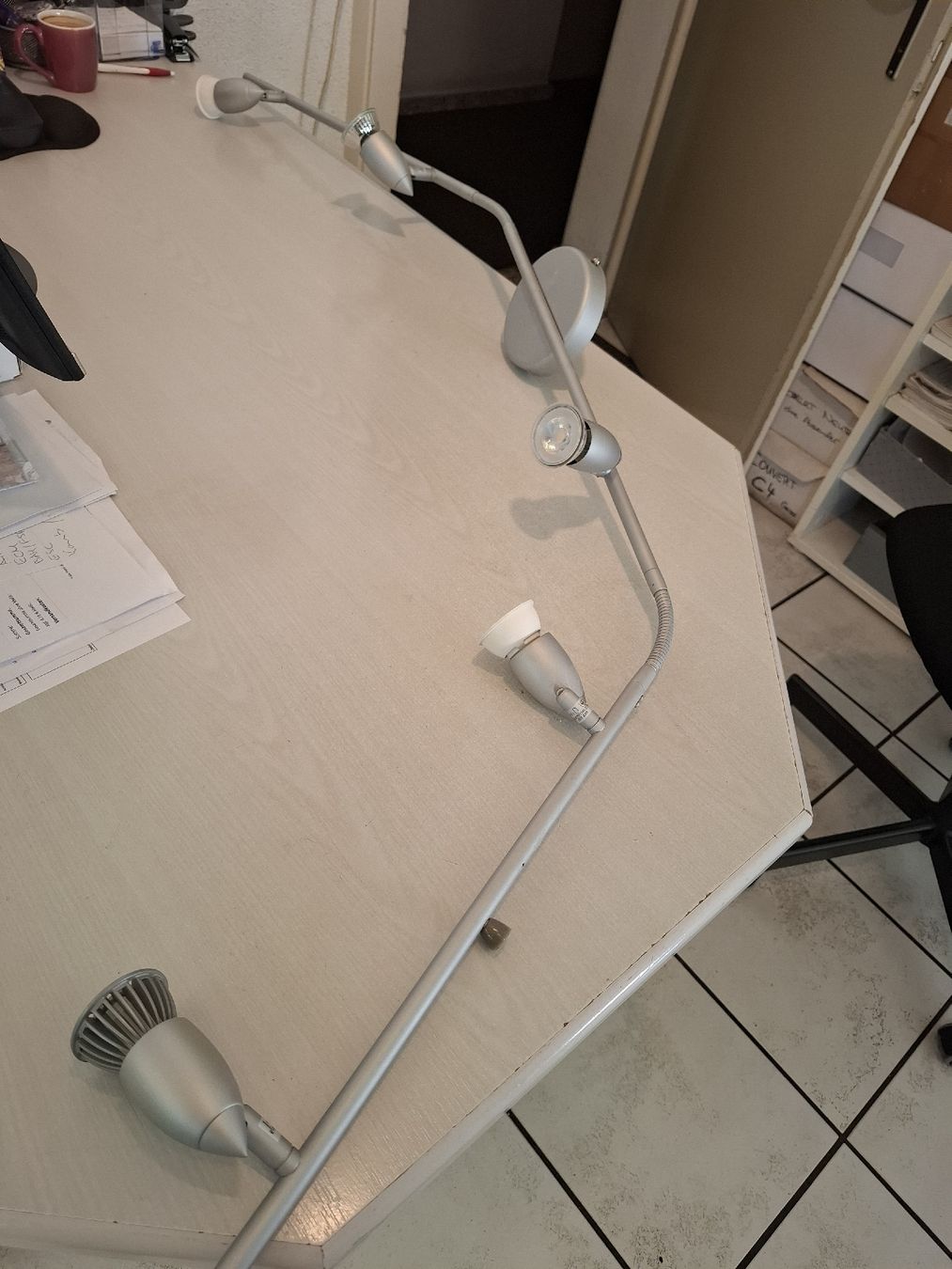 Lampes: Lampe mit Spot – D'occasion à Wangen SZ par Mschatz