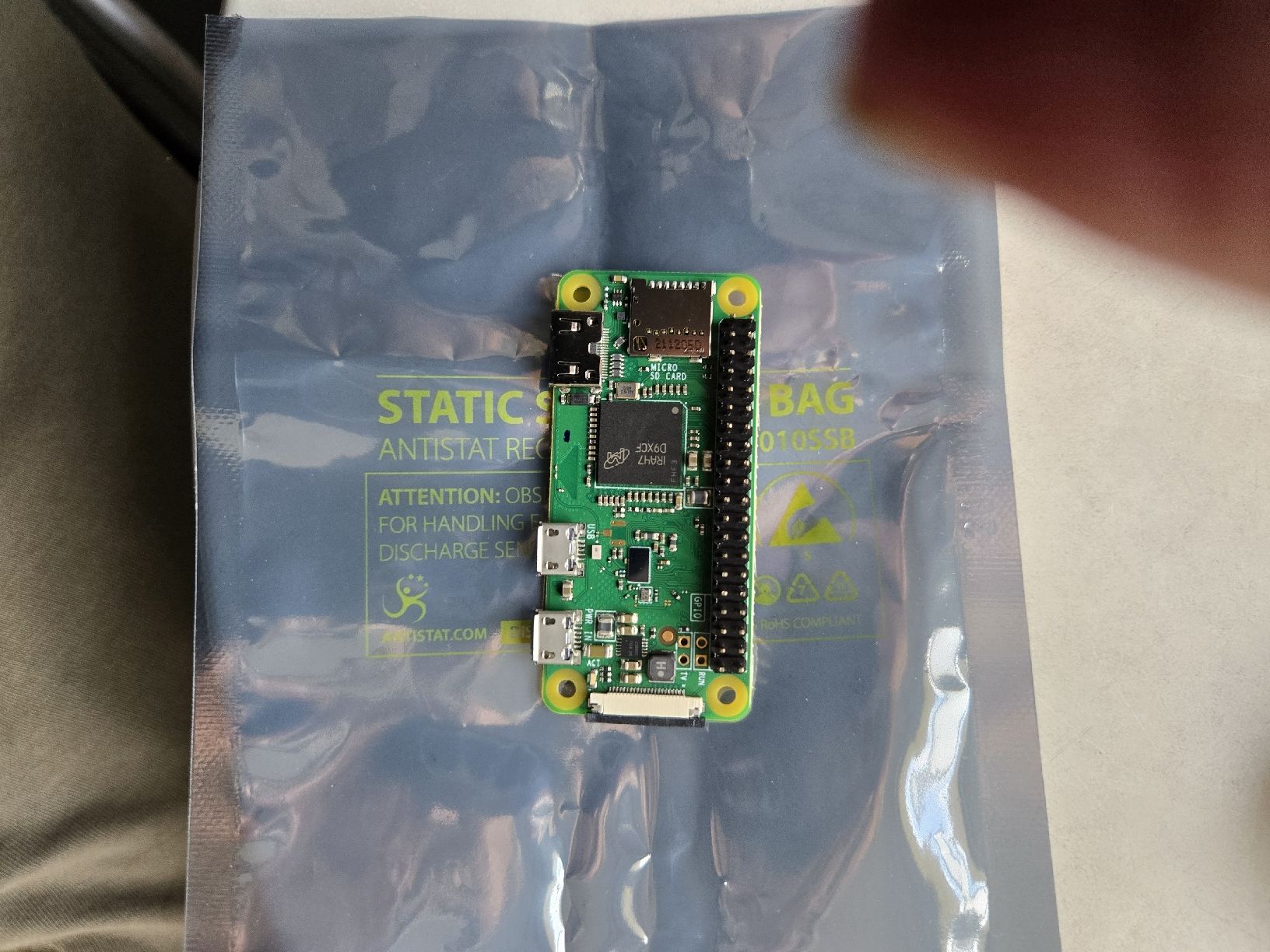 Raspberry Pi Componenti elettronici: Raspberry Pi Zero WH Einplatinencomputer neu in OVP – Nuovo e nell'imballaggio originale da Solothurn venduto da Sam79 1