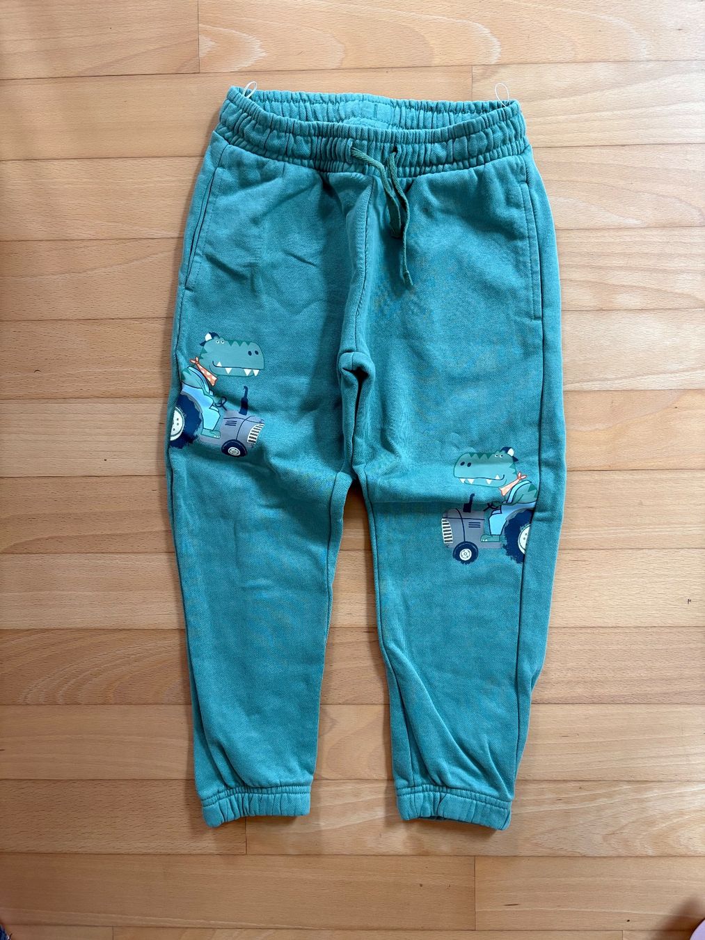 Kleiderpakete & -sets: Pullover und Trainerhose beides 116 – Gebraucht aus Deitingen von Fabiandeitingen 1