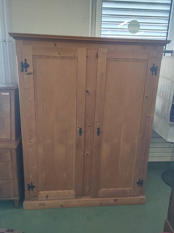 Armadi: Bauernschrank / Kleiderschrank gesteckt – Usato da Pratteln venduto da Cartonsducoeur_bl 1