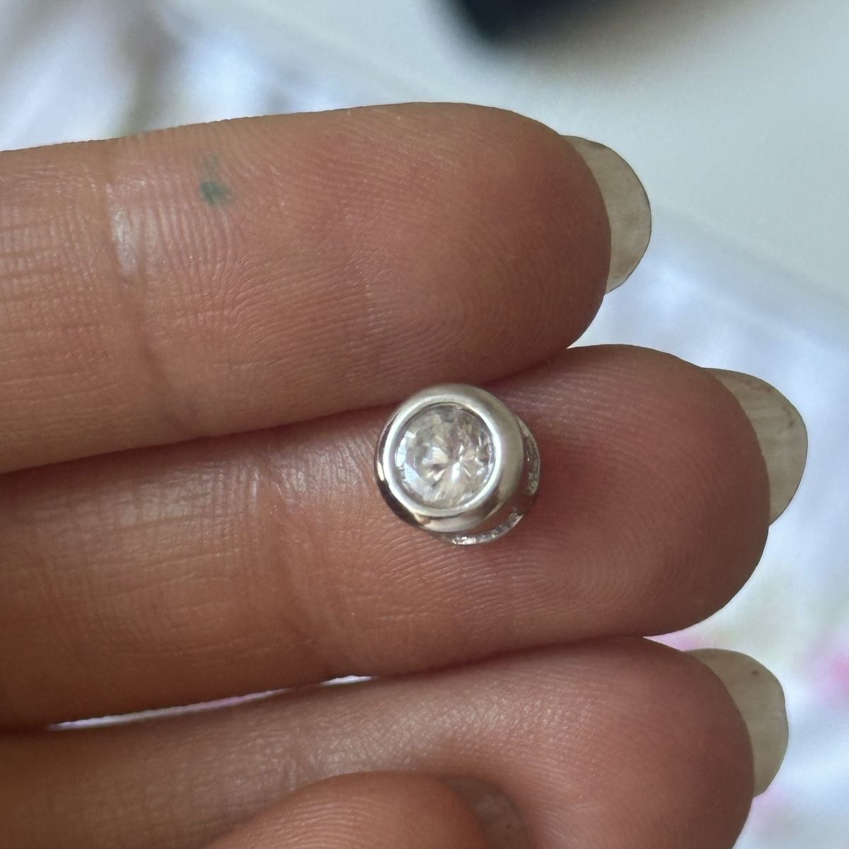 Pendentifs: Kleiner silberner Solitär Anhänger – D'occasion à Givisiez par dor_xb9k 1