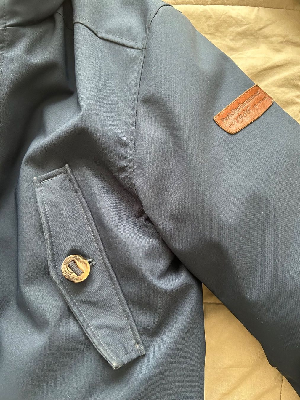 Peak Performance Jacken: Peak Performance Parka – Gebraucht aus Schaffhausen von Luxus99 1