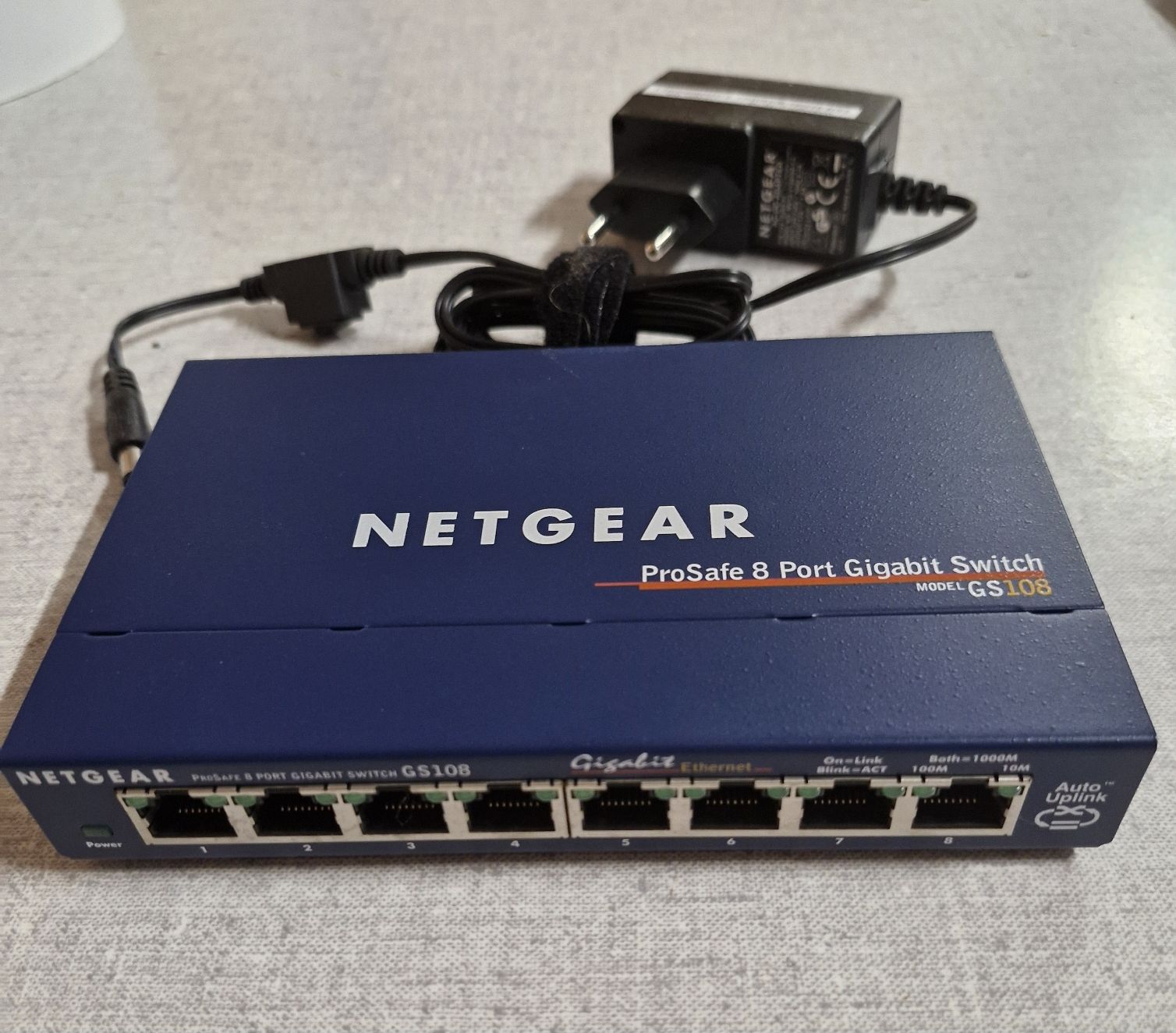 Netgear Hub & Switch: Netgear 8 Port Gigaswitch – Usato da Bassersdorf venduto da brunneremil 1