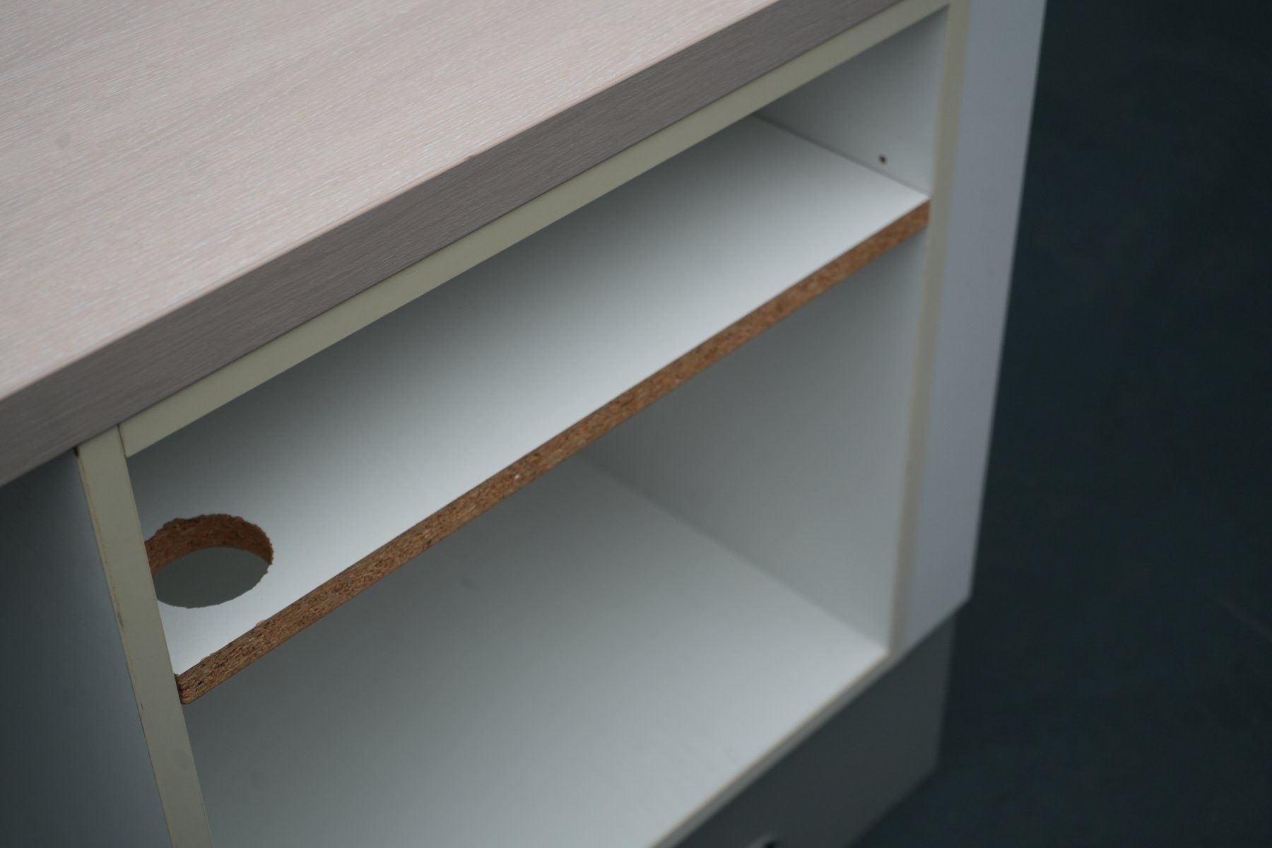Bureaux: Schreibtisch mit Schubladen – D'occasion à Safenwil par EFAGSafenwil5745 4