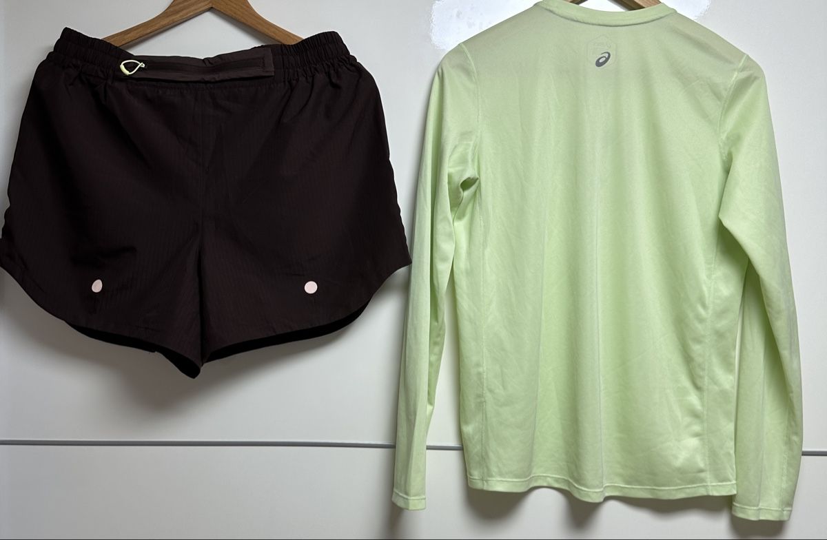 Asics Lotti di vestiti: Asics sport set kurze Hose und tshirt – Usato da Maienfeld venduto da tobeyl2020 1