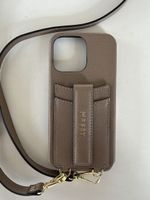 MRSÉY iPhone Hülle mit Strap - Taupe für 16 Pro Max