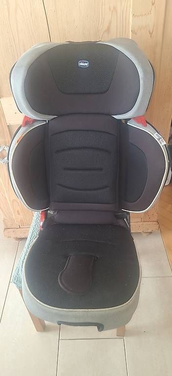 Chicco Seggiolini per auto: Siège auto pliable isofix Fold & Go i-Size de Chicco – Usato da La Chaux-de-Fonds venduto da kellina