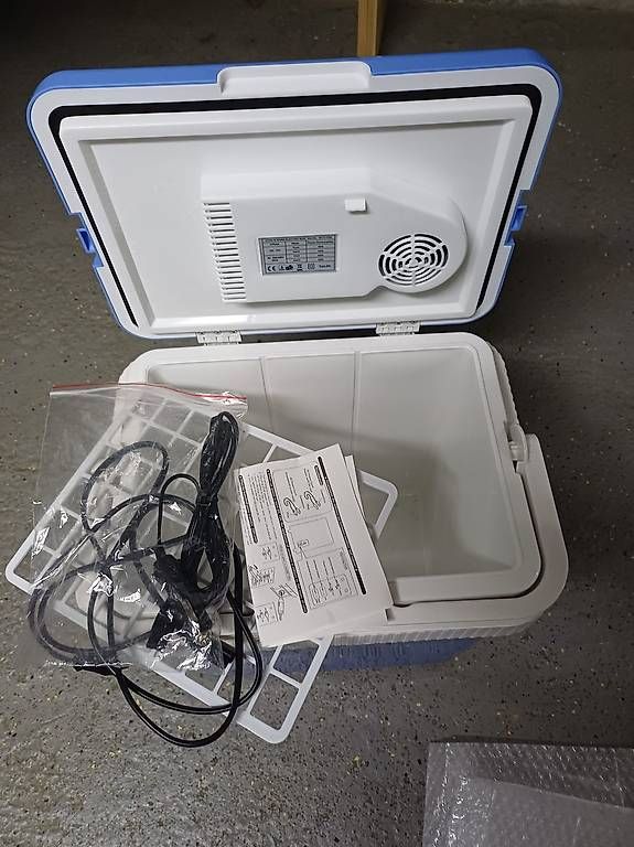 Frigoriferi & Refrigeratori: Kühlbox 12Volt 230 Volt – Usato da Lützelflüh-Goldb venduto da Samoth71