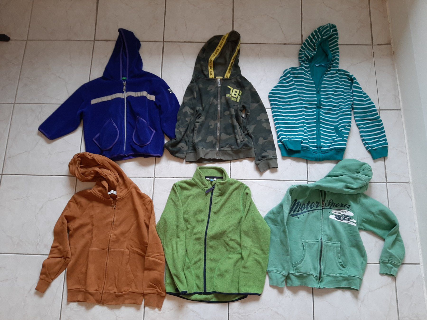 Lotti & Set di vestiti: Kleiderpaket gr 122 – Usato da Brissago venduto da lucabell 2