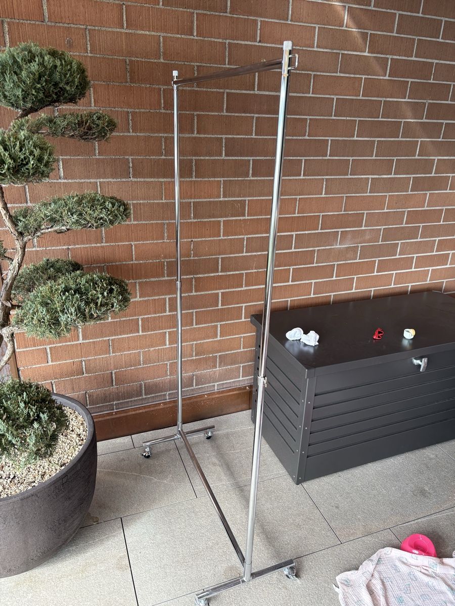 Pfister Garderobe: Clothes Rack on Wheels Metal – Gebraucht aus Oberwil b. Zug von robo13 1