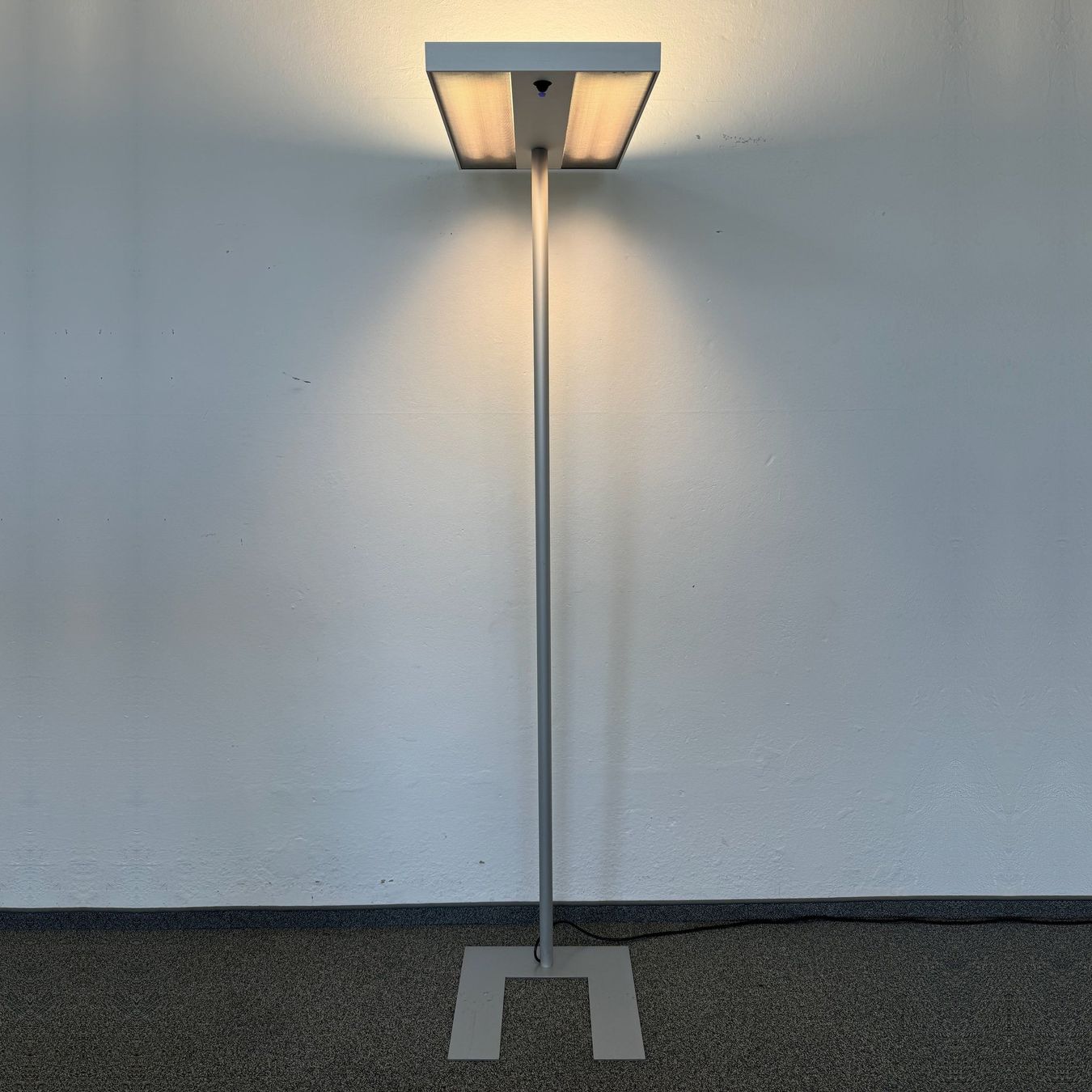 Lampade: Alteme Eco Stehleuchte Warmweiss – Usato da Schönenwerd venduto da mcofficeshop