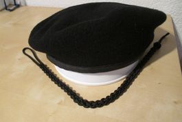 Schweizer Armee Berett Schwarz und Pfeiffenschnur schwarz