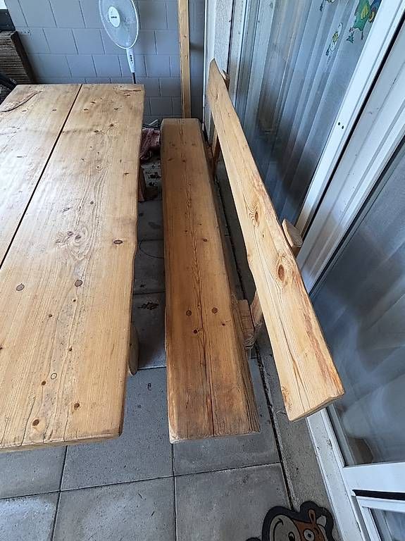Set di tavolo e panche: Massiver Tisch mit zwei Bänke – Usato da Biberen venduto da frigemo 4