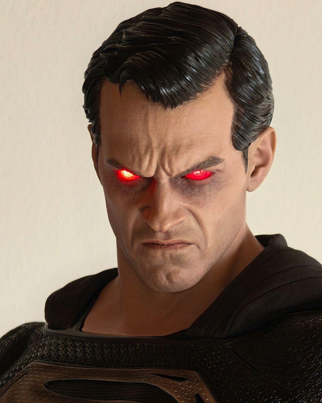 Statuette: Queen Studios Justice League Superman 1/3 – Usato da St. Gallen venduto da BruceLean