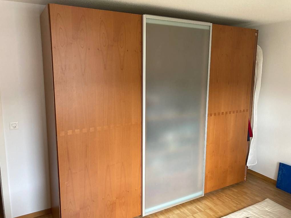 Armoires: Kleiderschrank – D'occasion à fislisbach par jul_tmx7